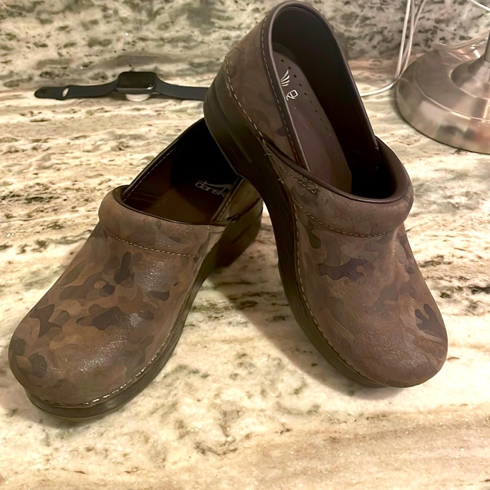 Clog Shimmery Nwt - image 1